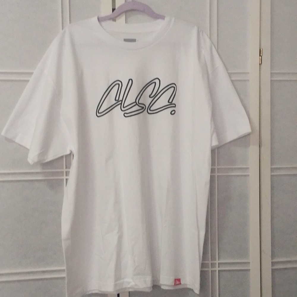 NWOT Clsc. T Shirt